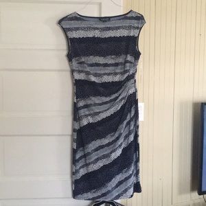 Form fitting, blue & white